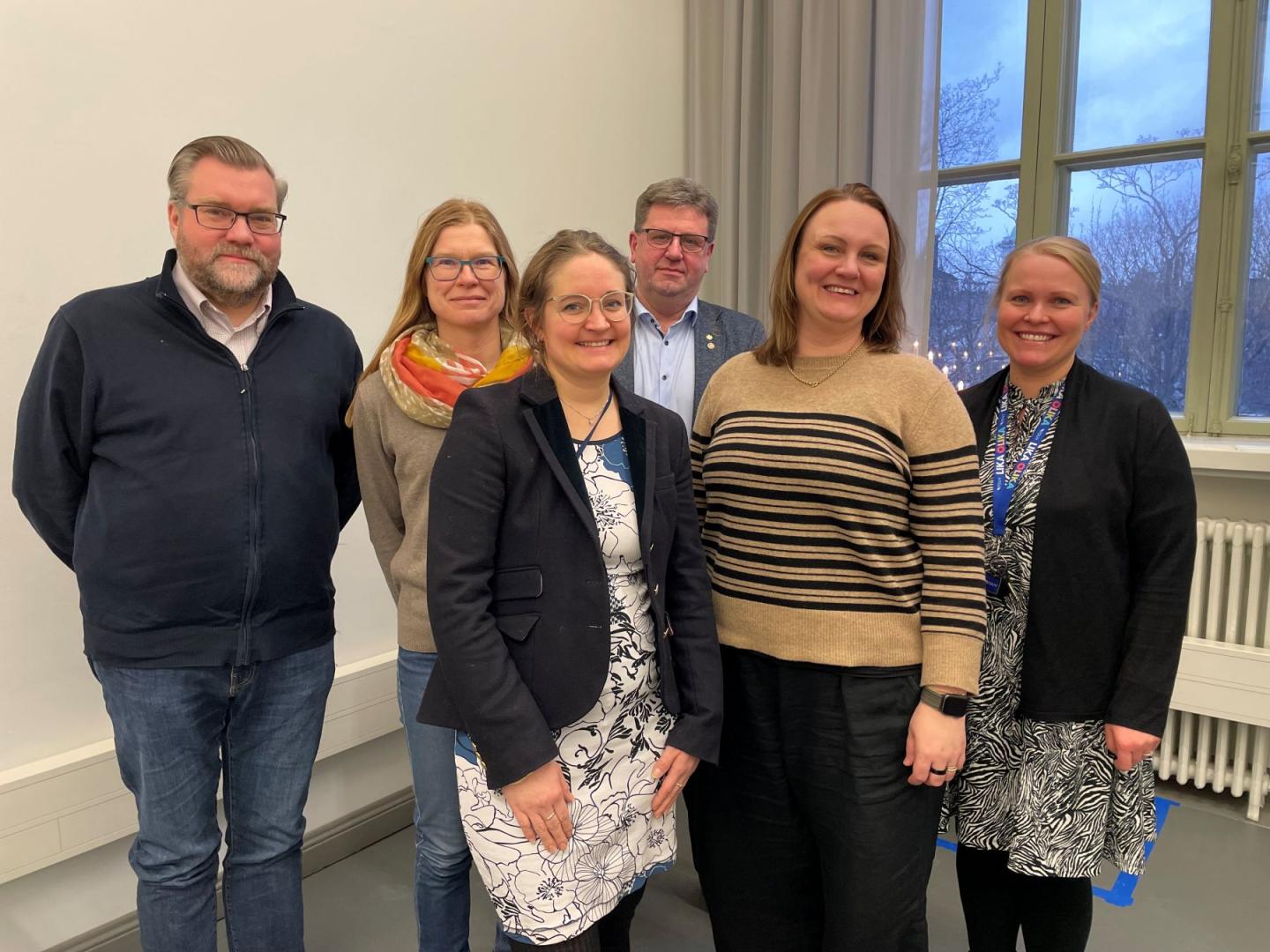 Bilden: Förbundsarenans styrelse år 2025. Från vänster Sebastian Gripenberg, Andrea Hynynen, Emelie Möllerström, Roger Roos, Linnéa Henriksson och Annette Tallberg-Haahtela. På bilden saknas Malin von Koskull, Mia Wikström och Jenny Tabermann. Foto: Mari